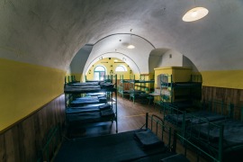 Sale wieloosobowe bez łazienki